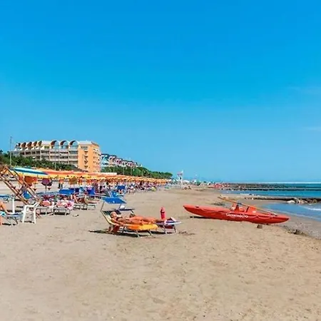 Cozy 1 Bedroom With Shared Pool And Lift Porto Santa Margherita di Caorle