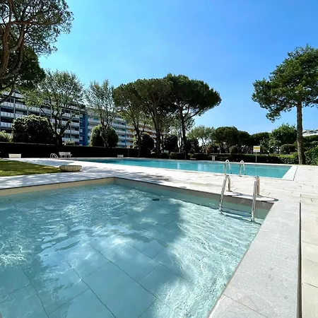 Daire Cozy 1 Bedroom With Shared Pool And Lift Porto Santa Margherita di Caorle
