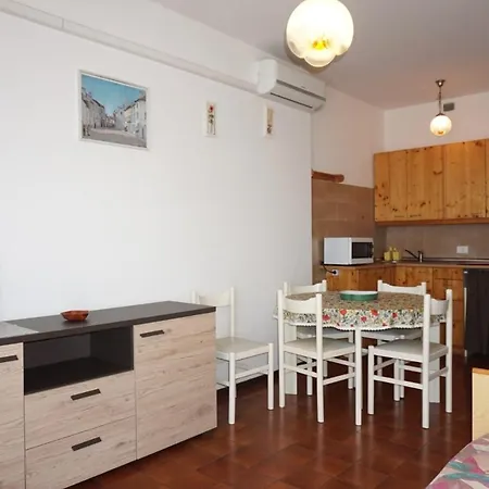 Cozy 1 Bedroom With Shared Pool And Lift Porto Santa Margherita di Caorle