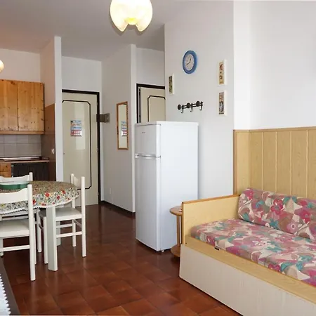 Cozy 1 Bedroom With Shared Pool And Lift