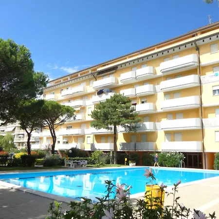 Cozy 1 Bedroom With Shared Pool And Lift Porto Santa Margherita di Caorle