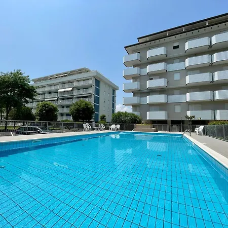 Apartman Cozy 1 Bedroom With Shared Pool And Lift *